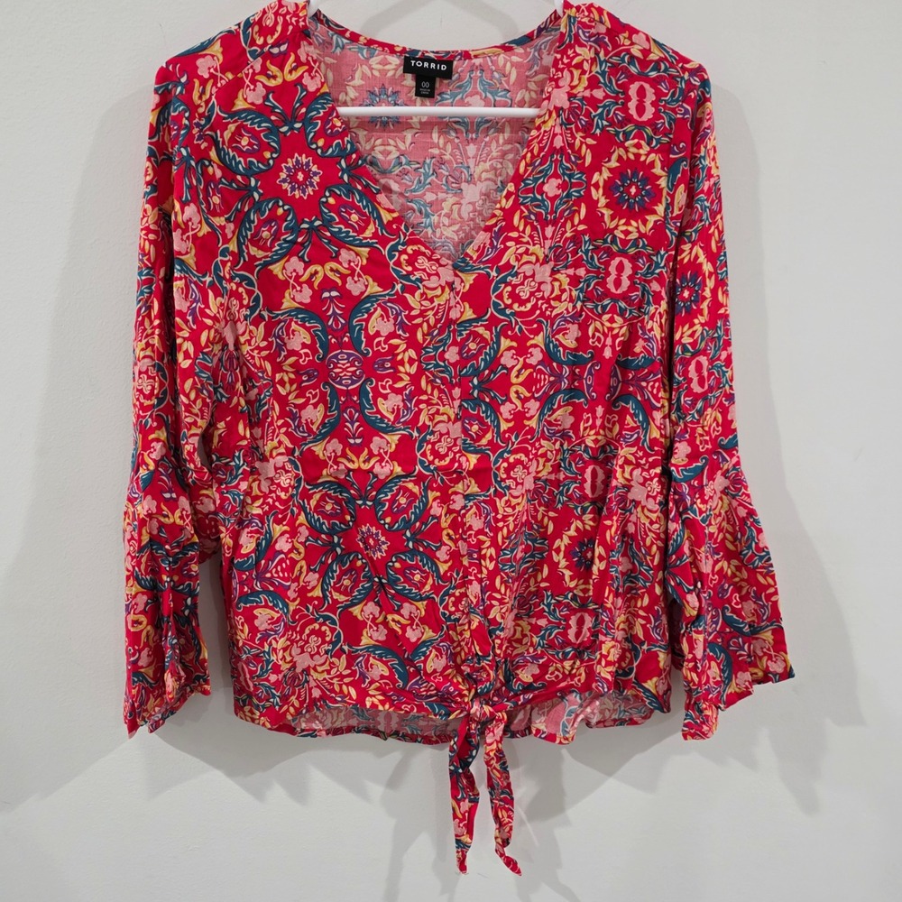 Torrid Womens Top Size 00 Medium Red Medallion Floral Tie Front Bell Sleeve - Picture 1 of 9
